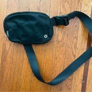 Lululemon Everywhere belt bag legacy green good preowned condition light wear
